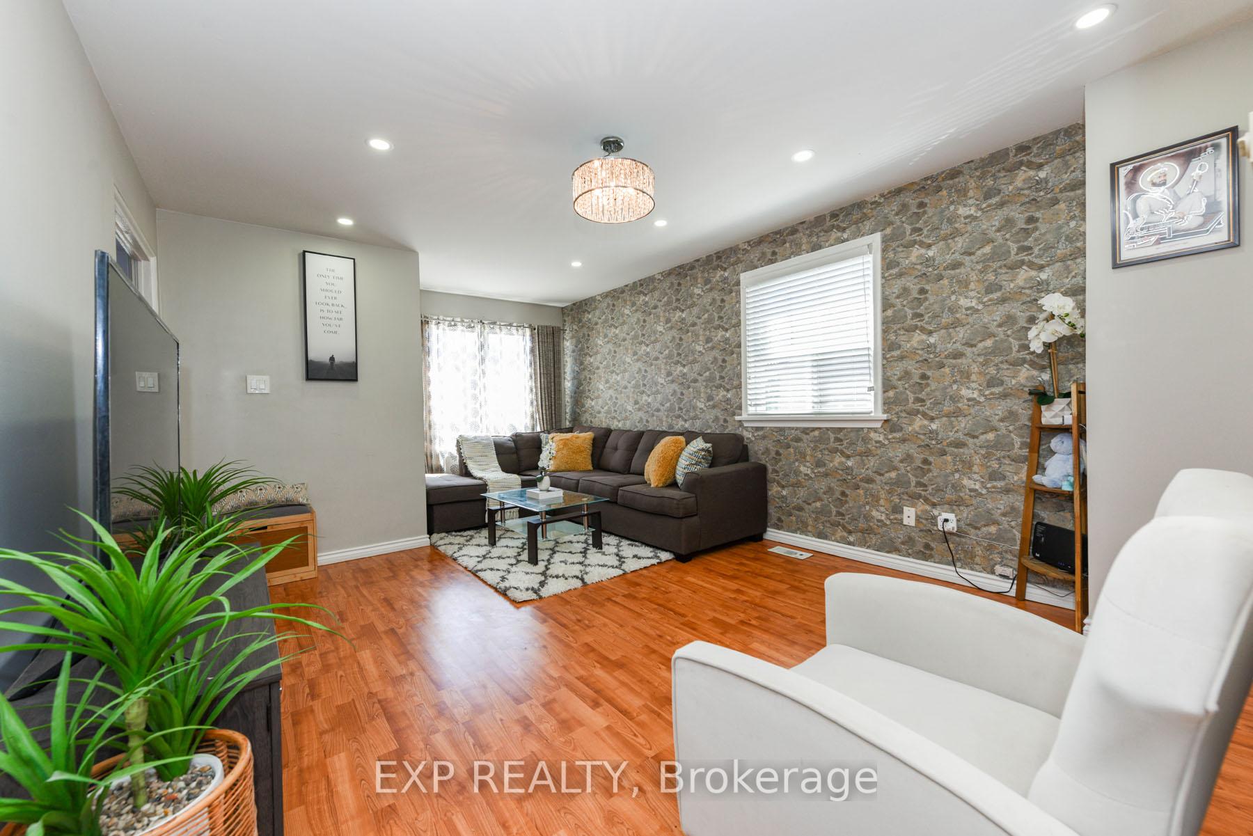 Photo 7 of 40 Corby Crescent, Brampton, Brampton South — HOMEH