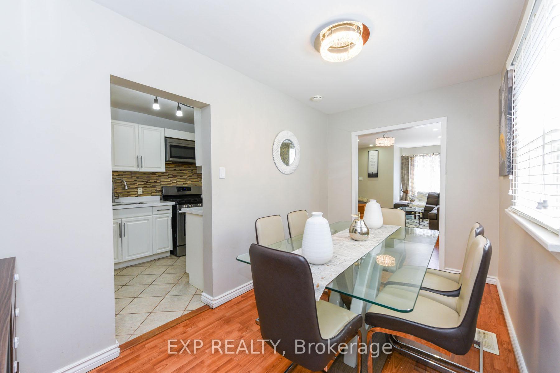 Photo 8 of 40 Corby Crescent, Brampton, Brampton South — HOMEH