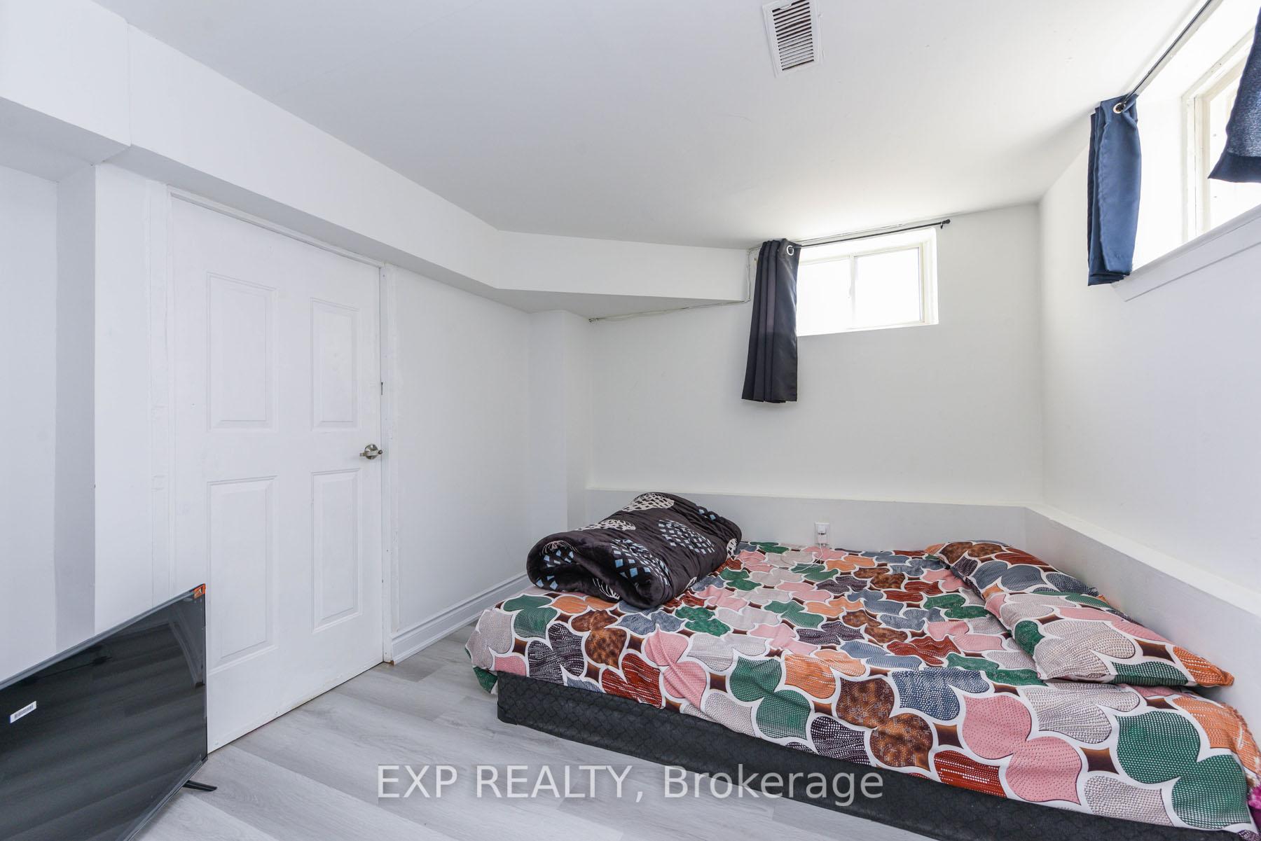 Photo 23 of 40 Corby Crescent, Brampton, Brampton South — HOMEH