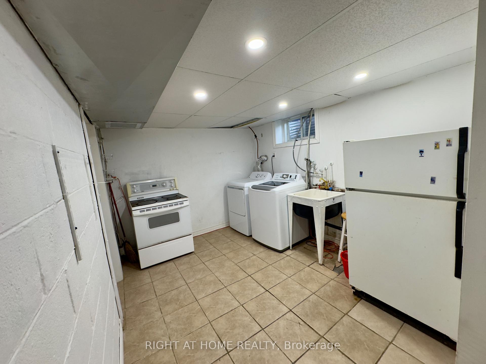 Photo 12 of 48 Masterson Drive, St. Catharines, Glendale/Glenridge — HOMEH