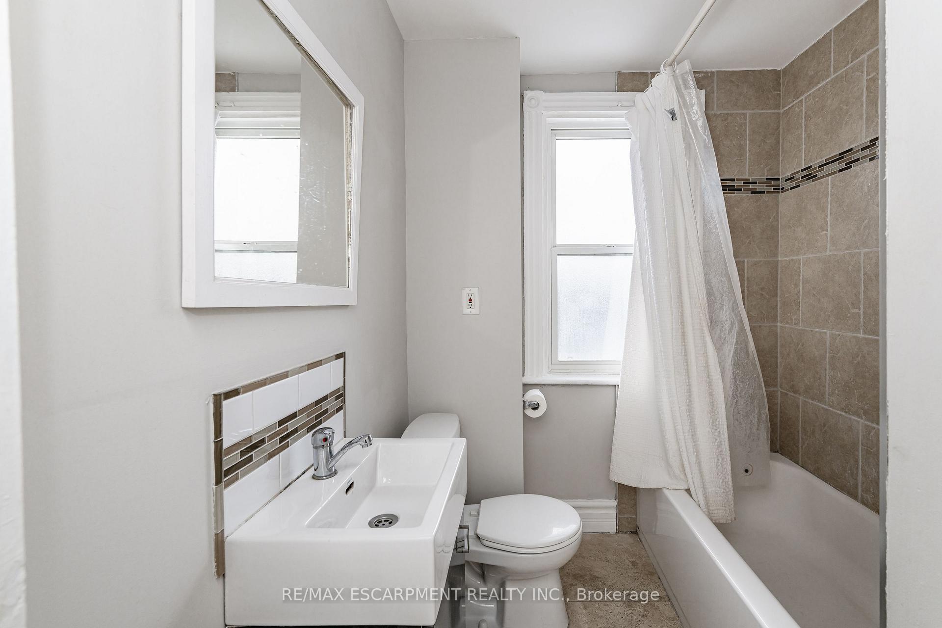 Photo 16 of 388 Wilson Street, Hamilton, Landsdale — HOMEH