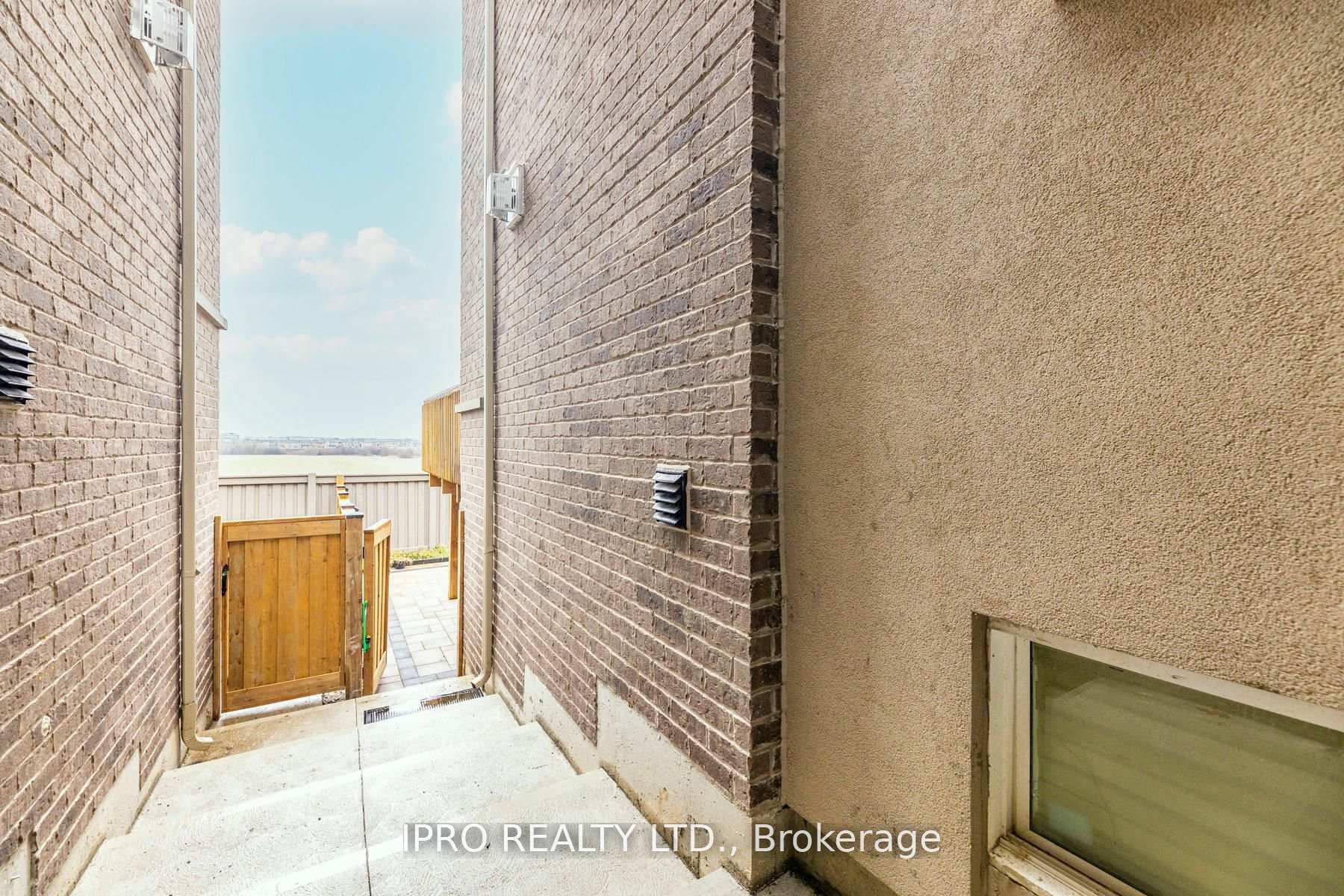 Photo 40 of 7 Dalbeattie Drive, Brampton, Bram West — HOMEH