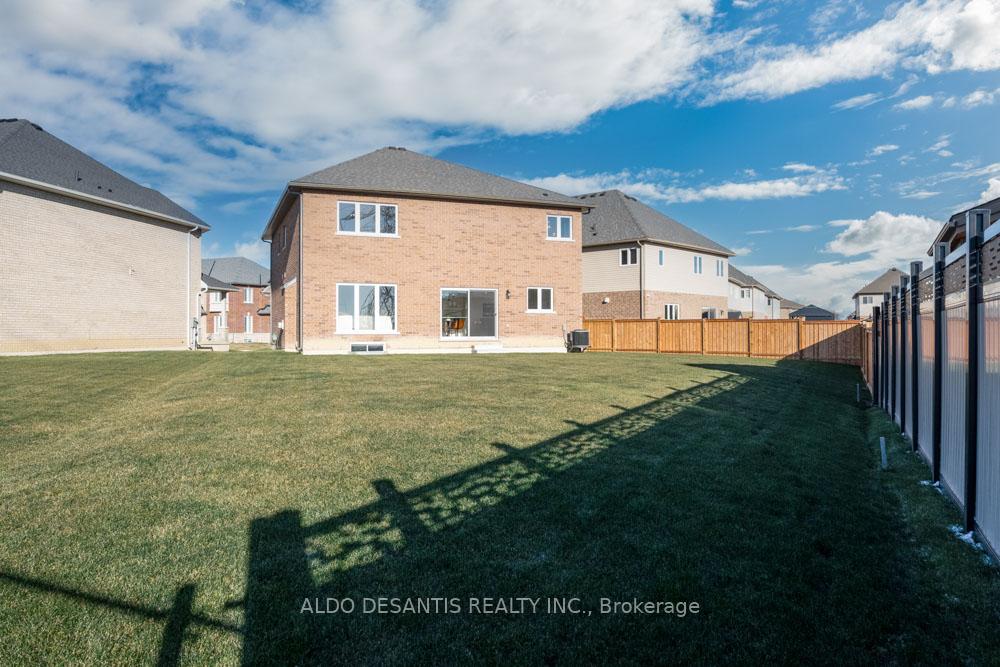 Photo 3 of 127 Rockledge Drive, Hamilton, Rural Glanbrook — HOMEH