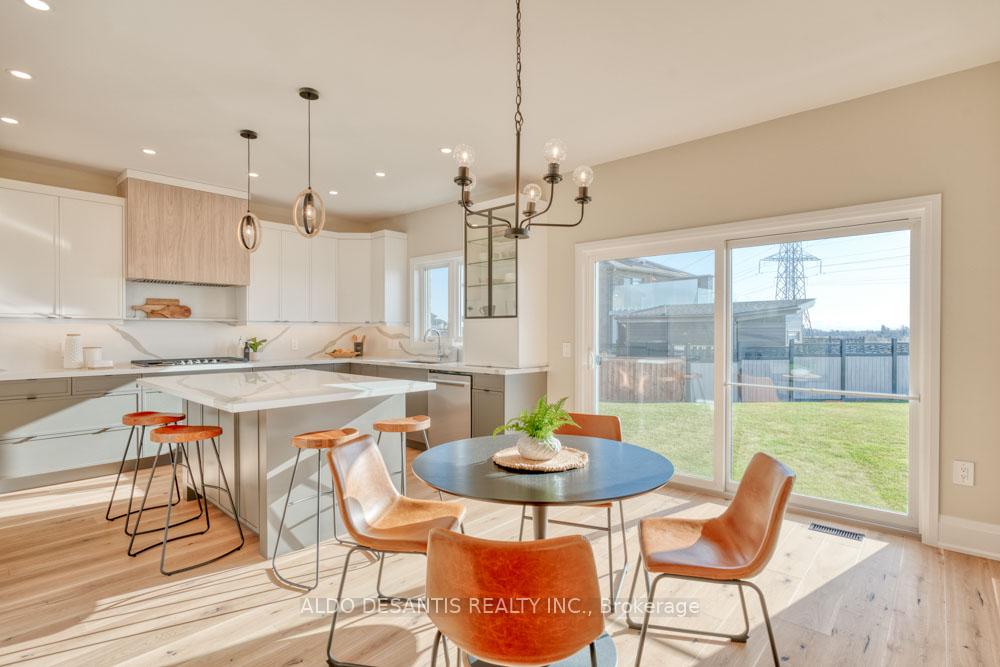 Photo 13 of 127 Rockledge Drive, Hamilton, Rural Glanbrook — HOMEH