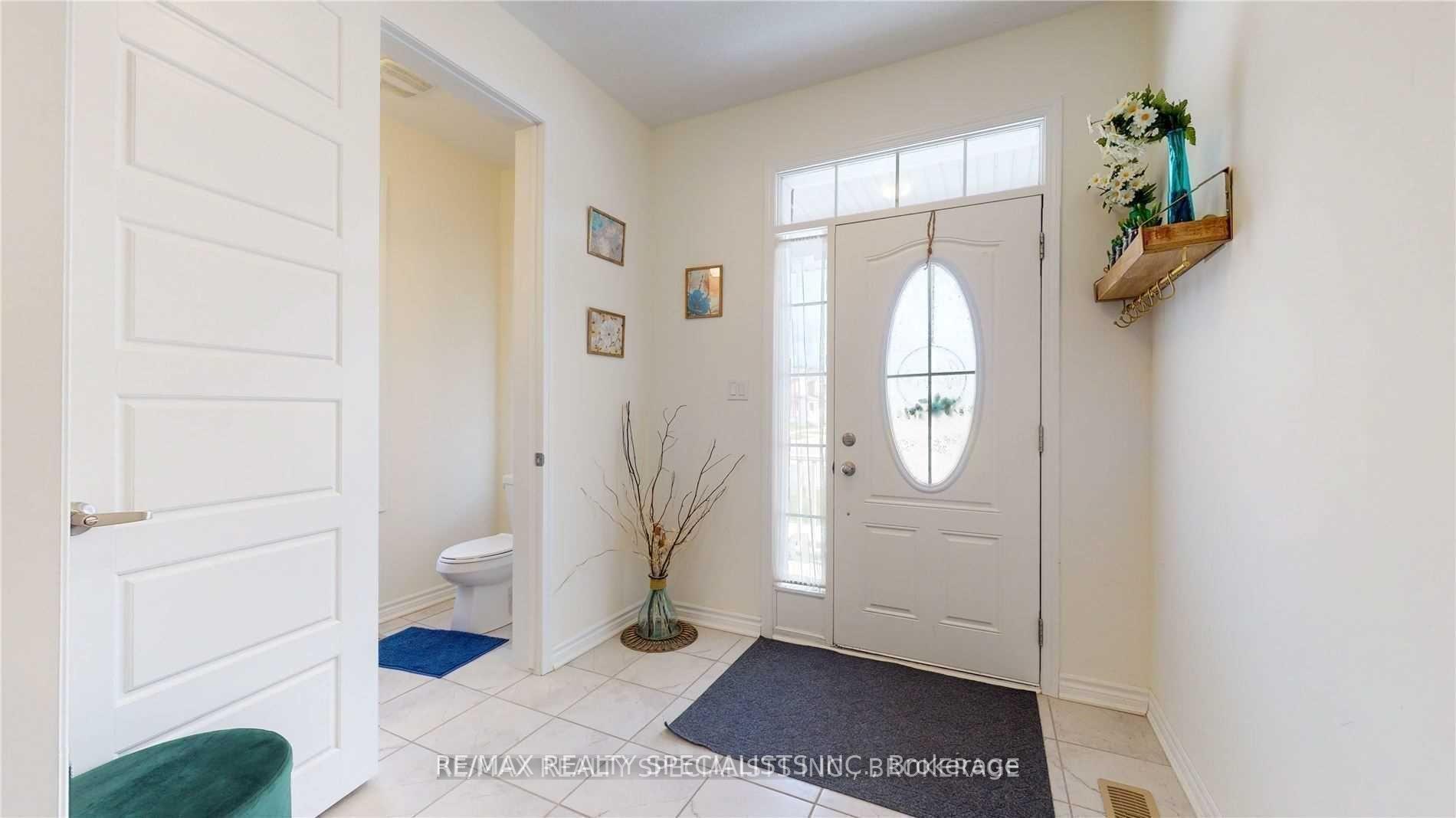 Photo 5 of 115 Wannamaker Crescent, Cambridge, Hagey — HOMEH