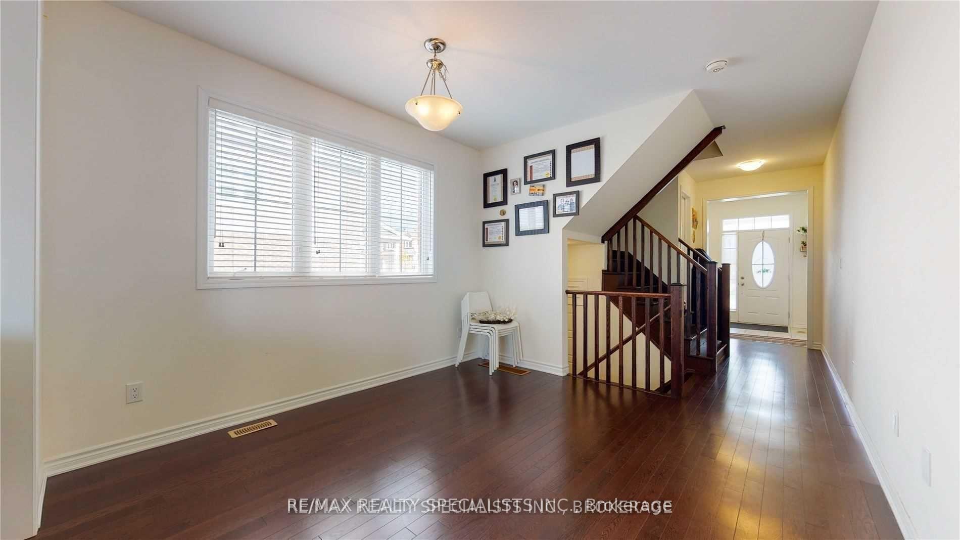 Photo 4 of 115 Wannamaker Crescent, Cambridge, Hagey — HOMEH
