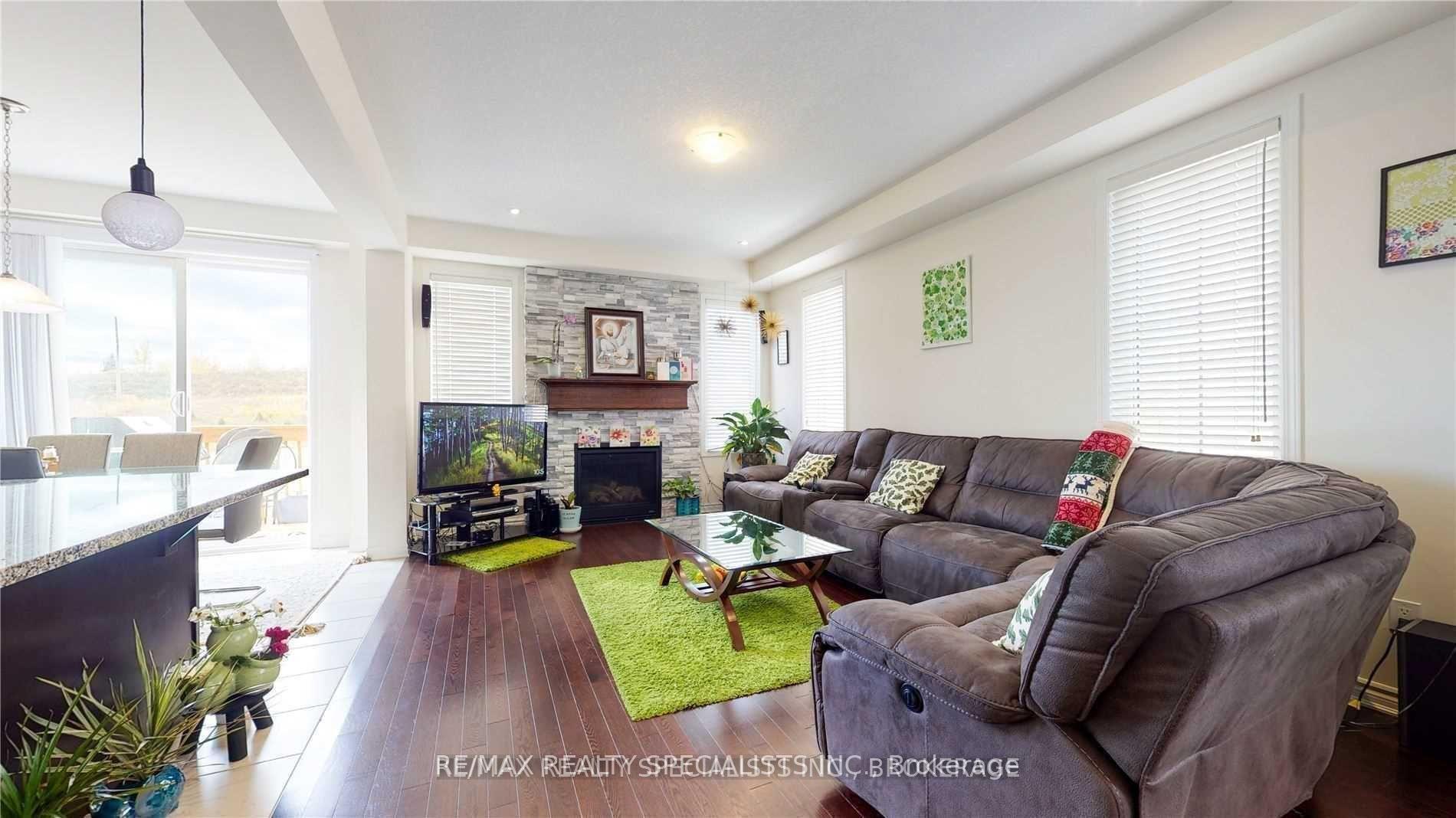 Photo 6 of 115 Wannamaker Crescent, Cambridge, Hagey — HOMEH