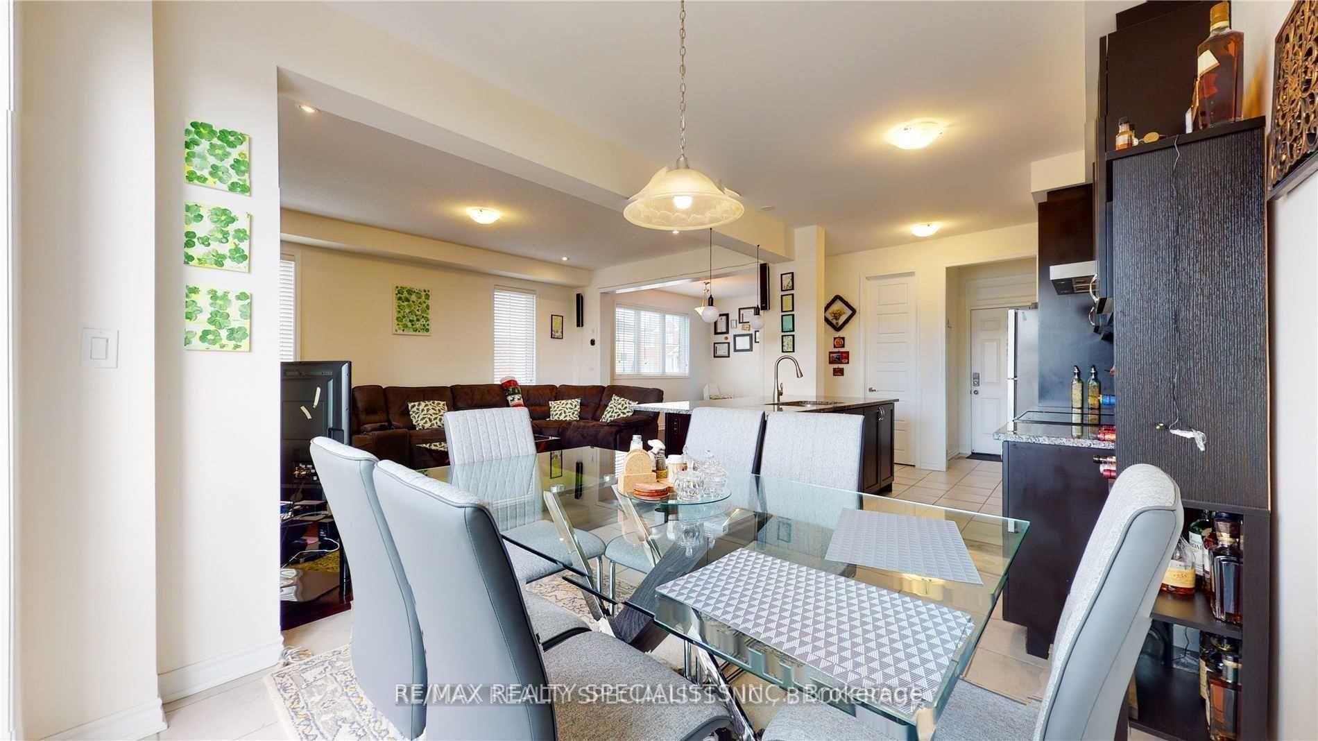 Photo 10 of 115 Wannamaker Crescent, Cambridge, Hagey — HOMEH