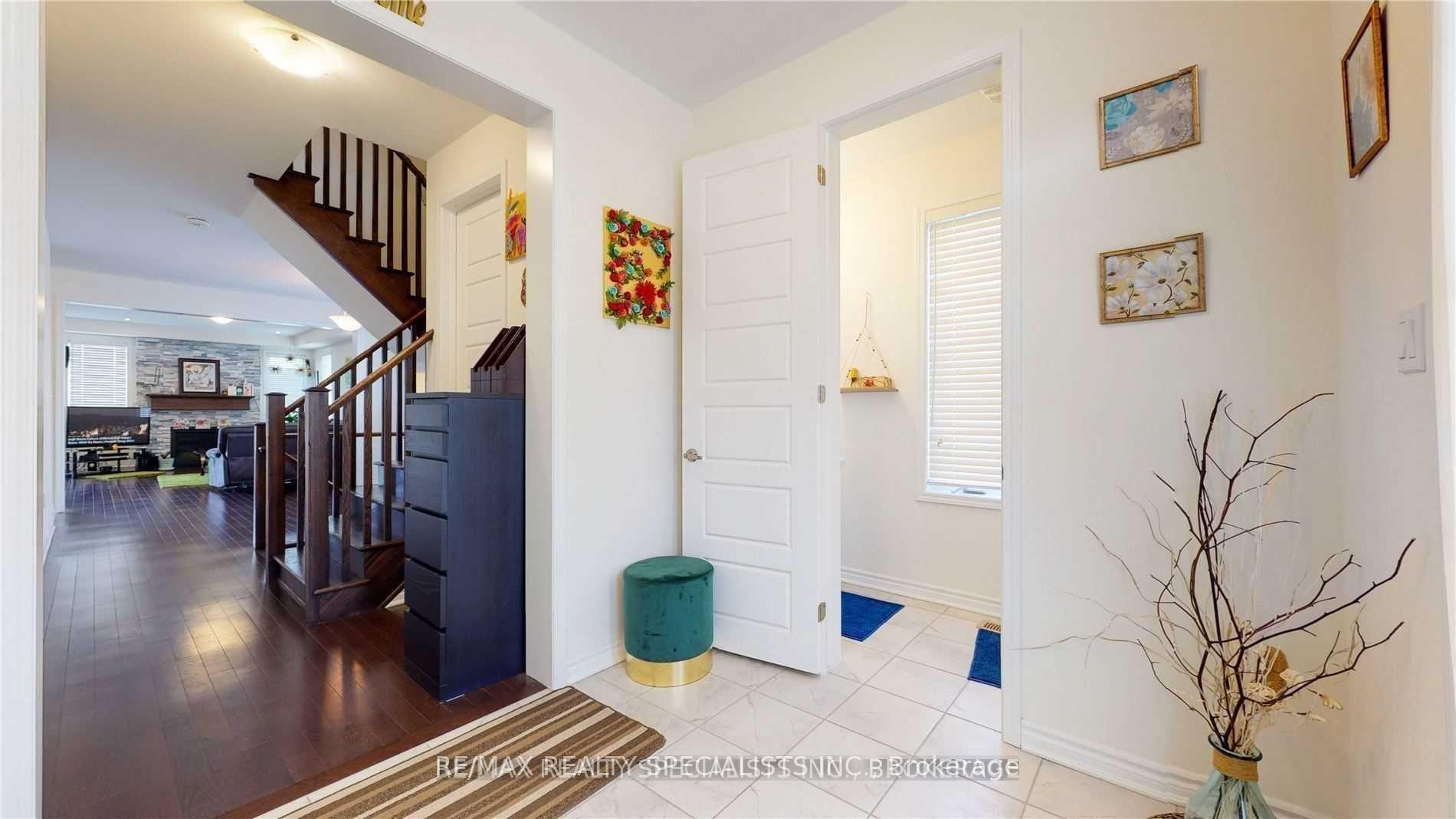 Photo 15 of 115 Wannamaker Crescent, Cambridge, Hagey — HOMEH