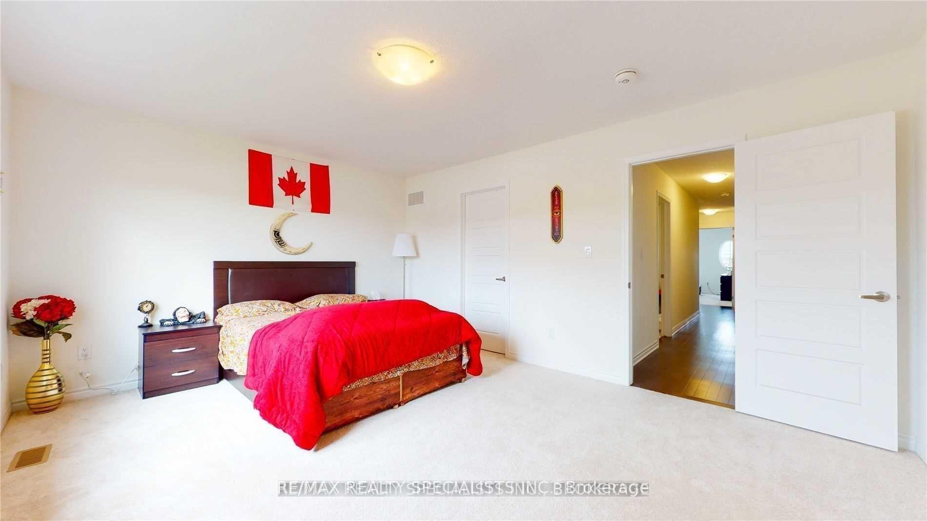 Photo 18 of 115 Wannamaker Crescent, Cambridge, Hagey — HOMEH