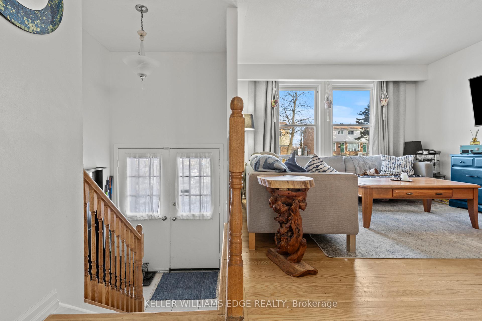 Photo 4 of 45 Greendale Drive, Hamilton, Gilkson — HOMEH