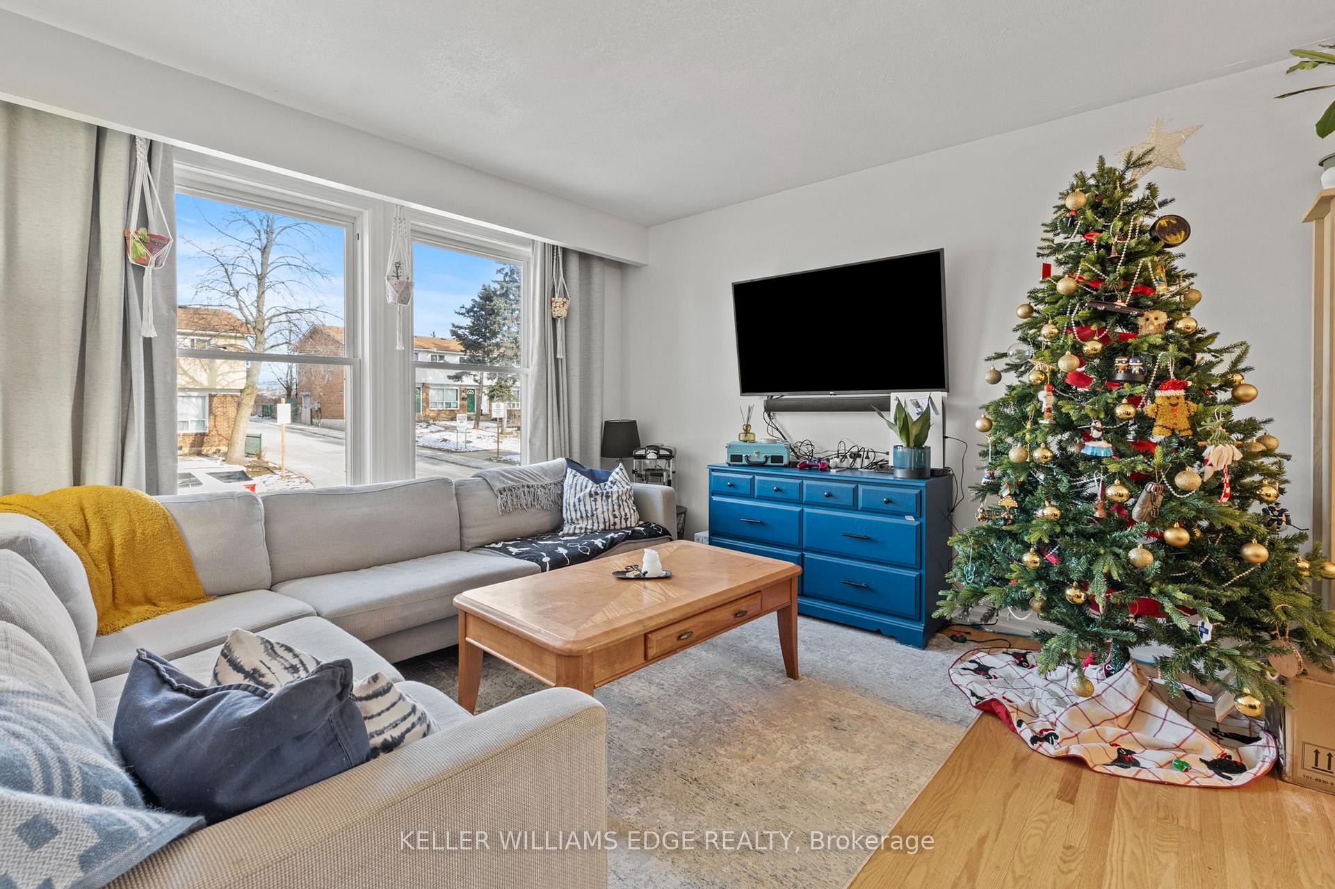 Photo 5 of 45 Greendale Drive, Hamilton, Gilkson — HOMEH