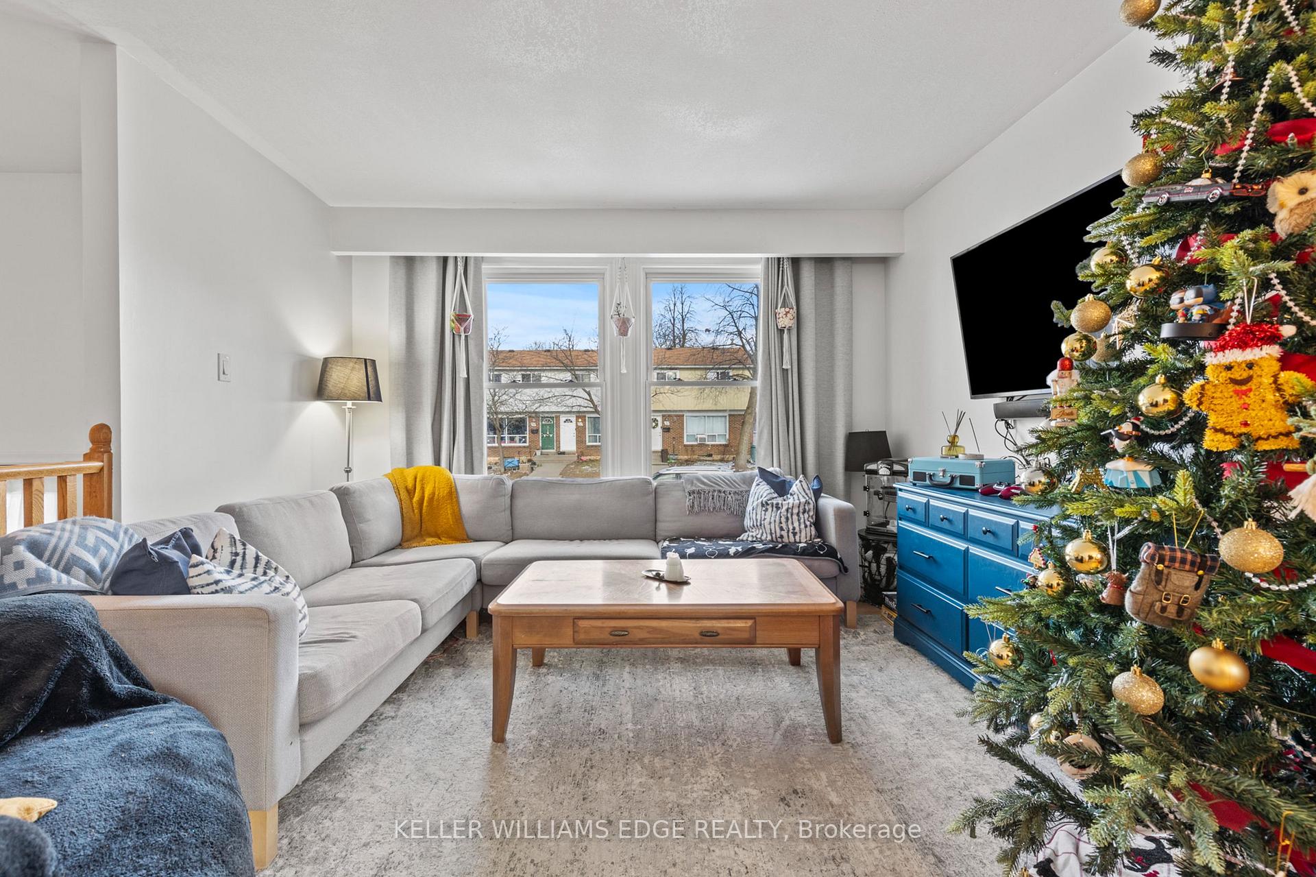Photo 6 of 45 Greendale Drive, Hamilton, Gilkson — HOMEH