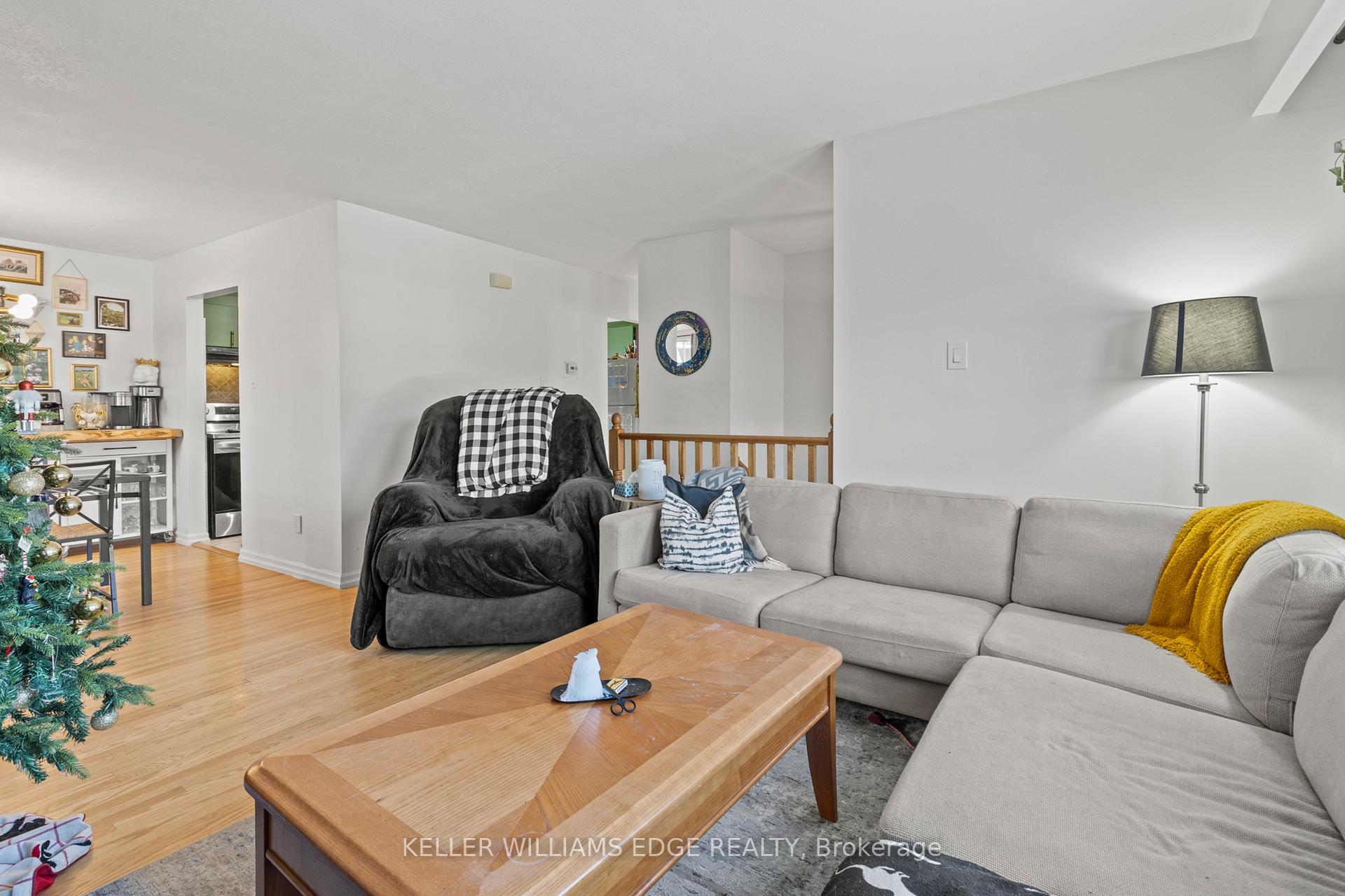 Photo 7 of 45 Greendale Drive, Hamilton, Gilkson — HOMEH