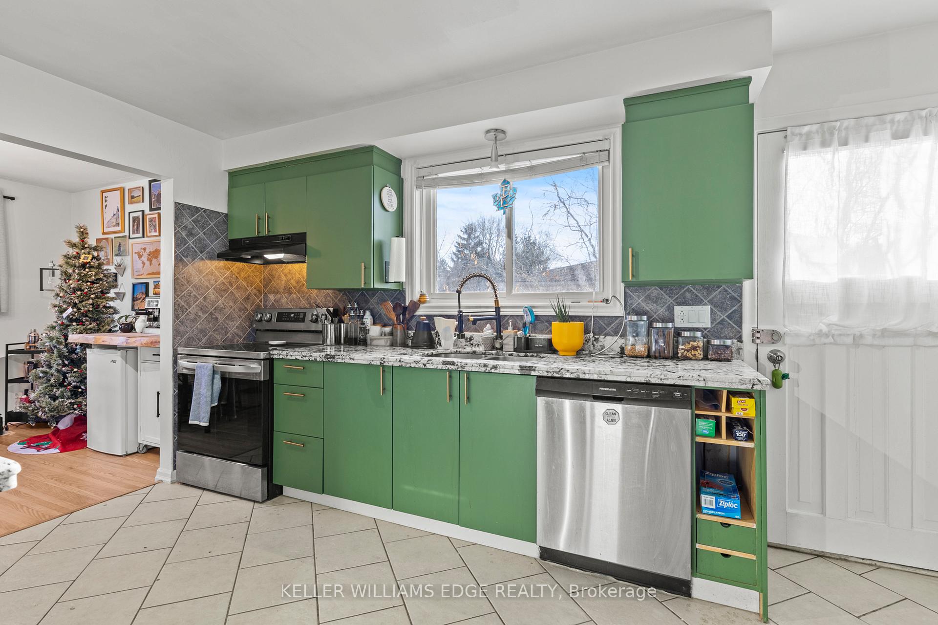 Photo 11 of 45 Greendale Drive, Hamilton, Gilkson — HOMEH