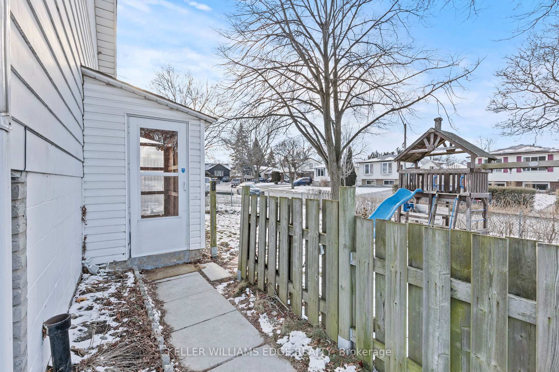 Photo 15 of 45 Greendale Drive, Hamilton, Gilkson — HOMEH