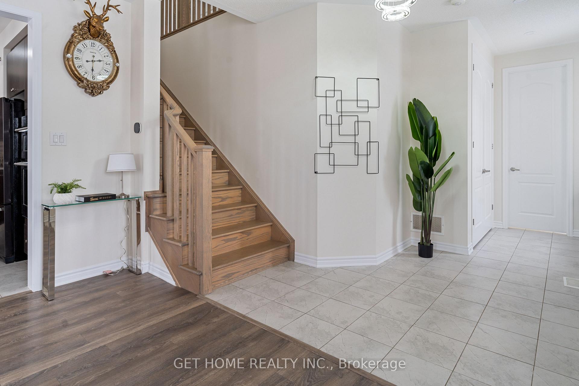 Photo 10 of 61 Circus Crescent, Brampton, Northwest Brampton — HOMEH