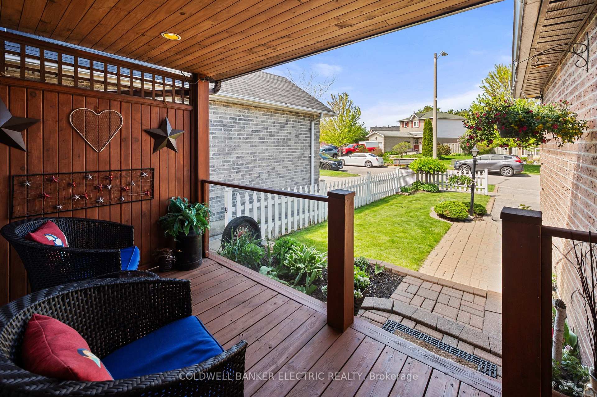 Photo 4 of 55 Barnes Drive, Ajax, Central — HOMEH