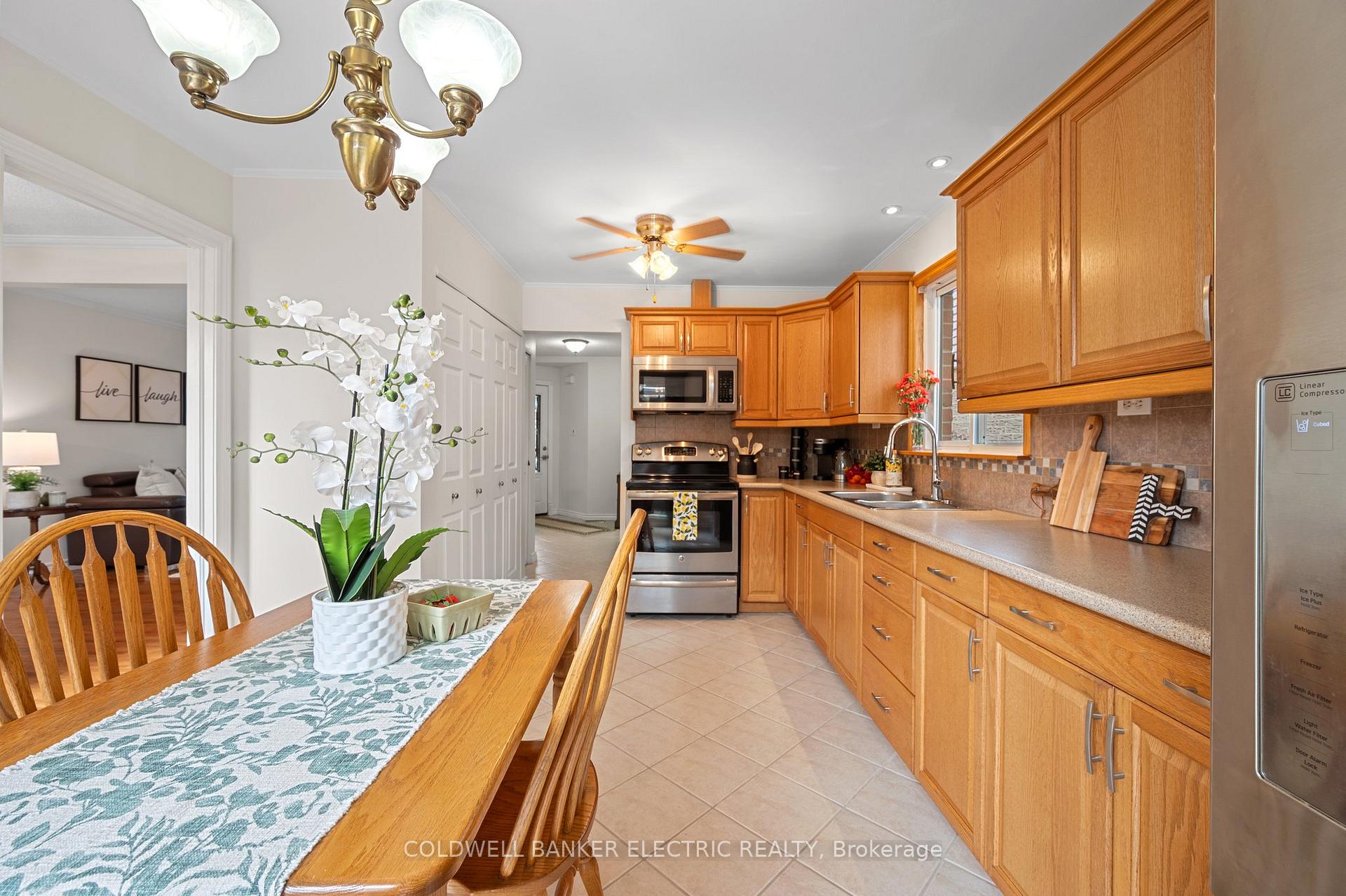 Photo 11 of 55 Barnes Drive, Ajax, Central — HOMEH