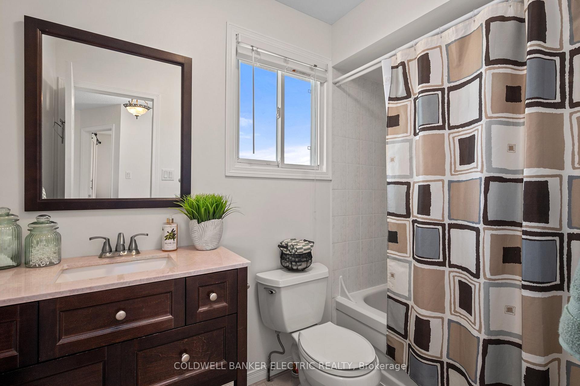 Photo 12 of 55 Barnes Drive, Ajax, Central — HOMEH