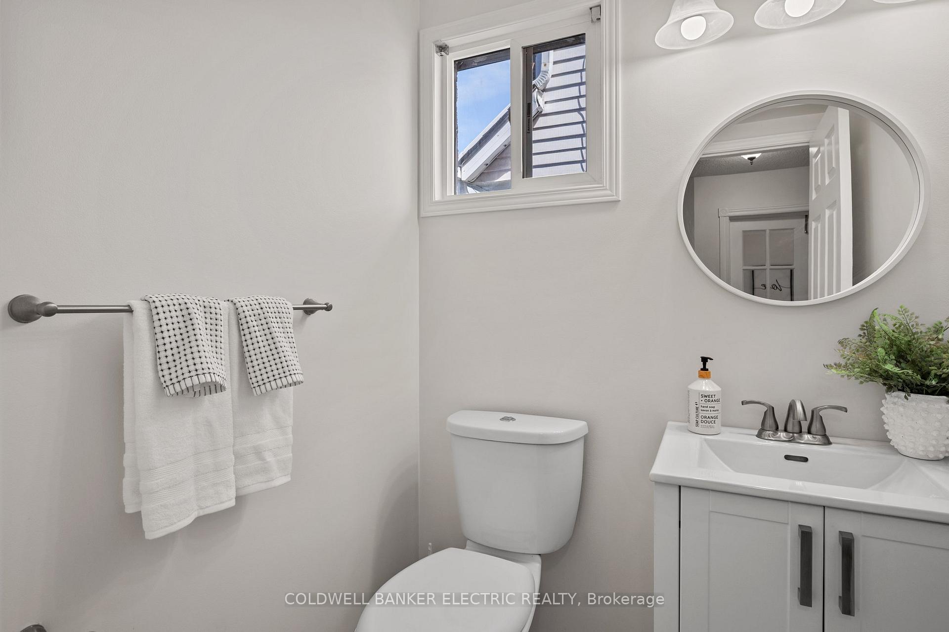 Photo 20 of 55 Barnes Drive, Ajax, Central — HOMEH