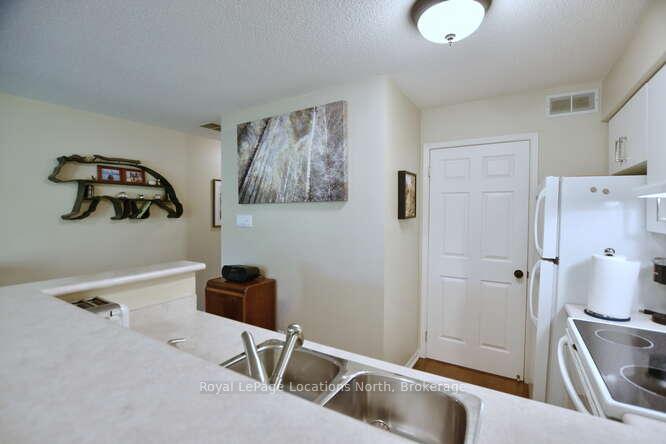 Photo 14 of 332 Mariners Way, Collingwood — HOMEH