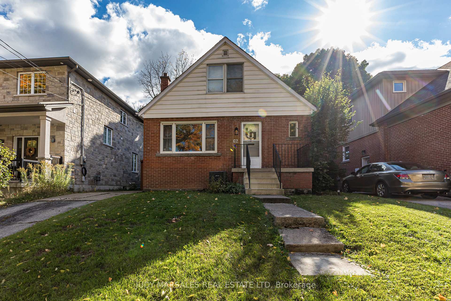 Photo 3 of 62 Alma Street, Hamilton, Dundas — HOMEH