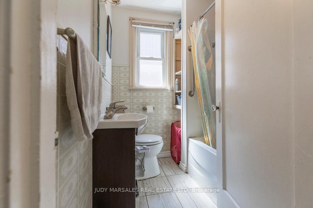 Photo 7 of 62 Alma Street, Hamilton, Dundas — HOMEH