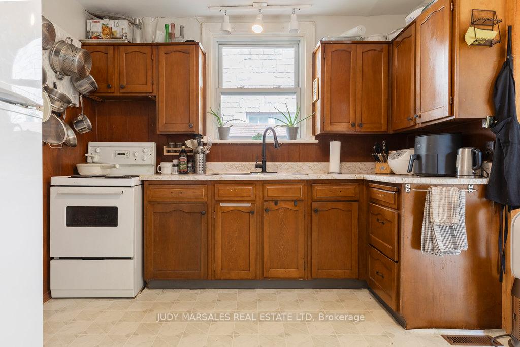 Photo 12 of 62 Alma Street, Hamilton, Dundas — HOMEH