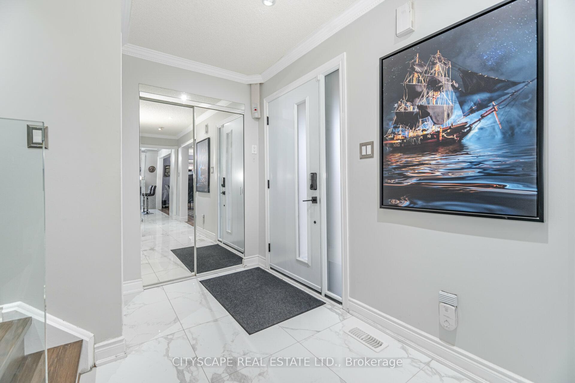 Photo 5 of 90 Toba Crescent, Brampton, Heart Lake East — HOMEH