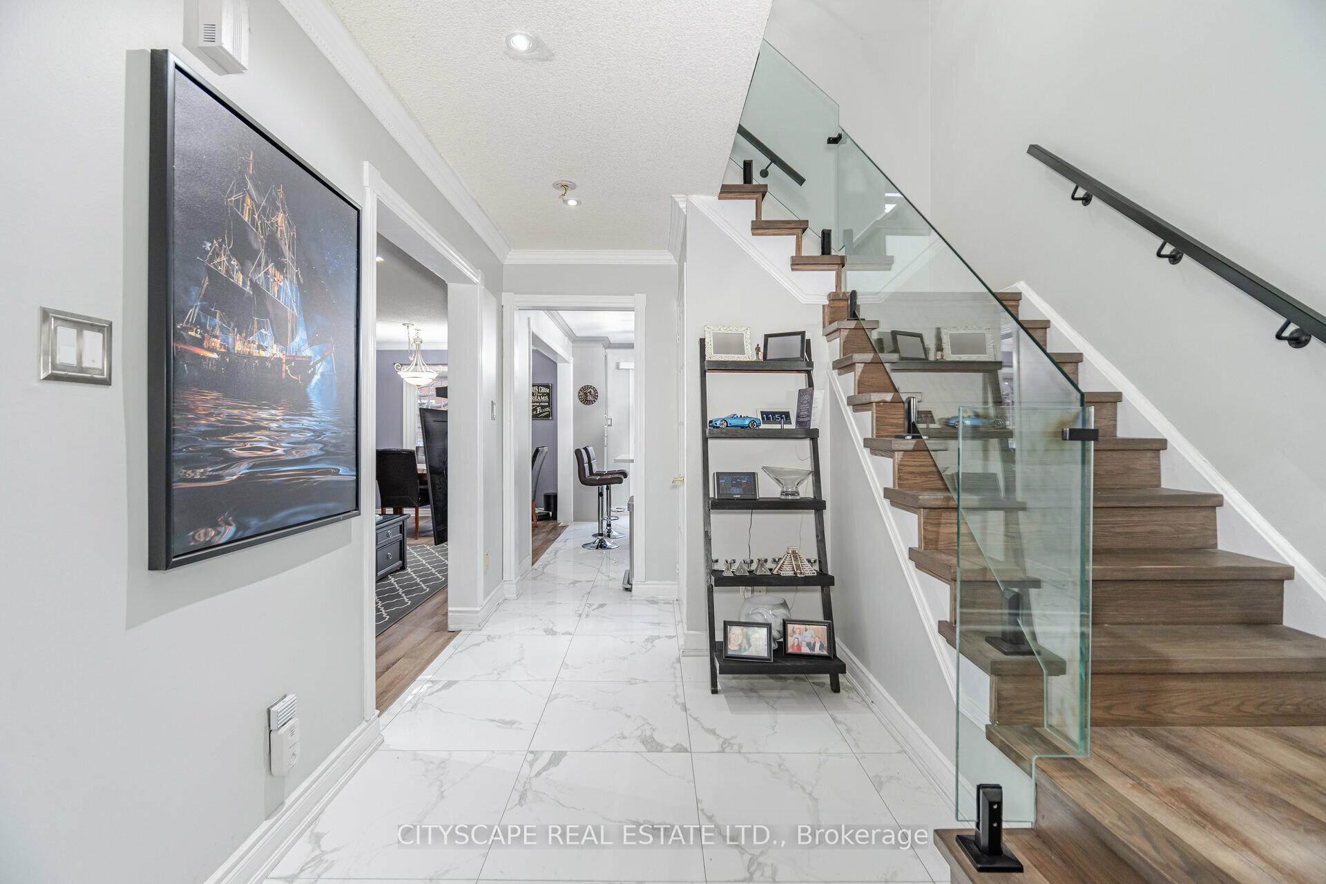 Photo 6 of 90 Toba Crescent, Brampton, Heart Lake East — HOMEH