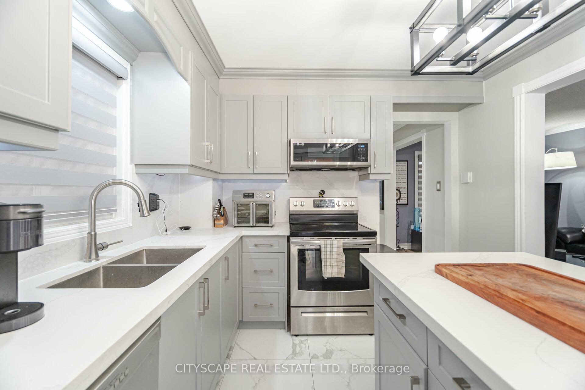 Photo 13 of 90 Toba Crescent, Brampton, Heart Lake East — HOMEH