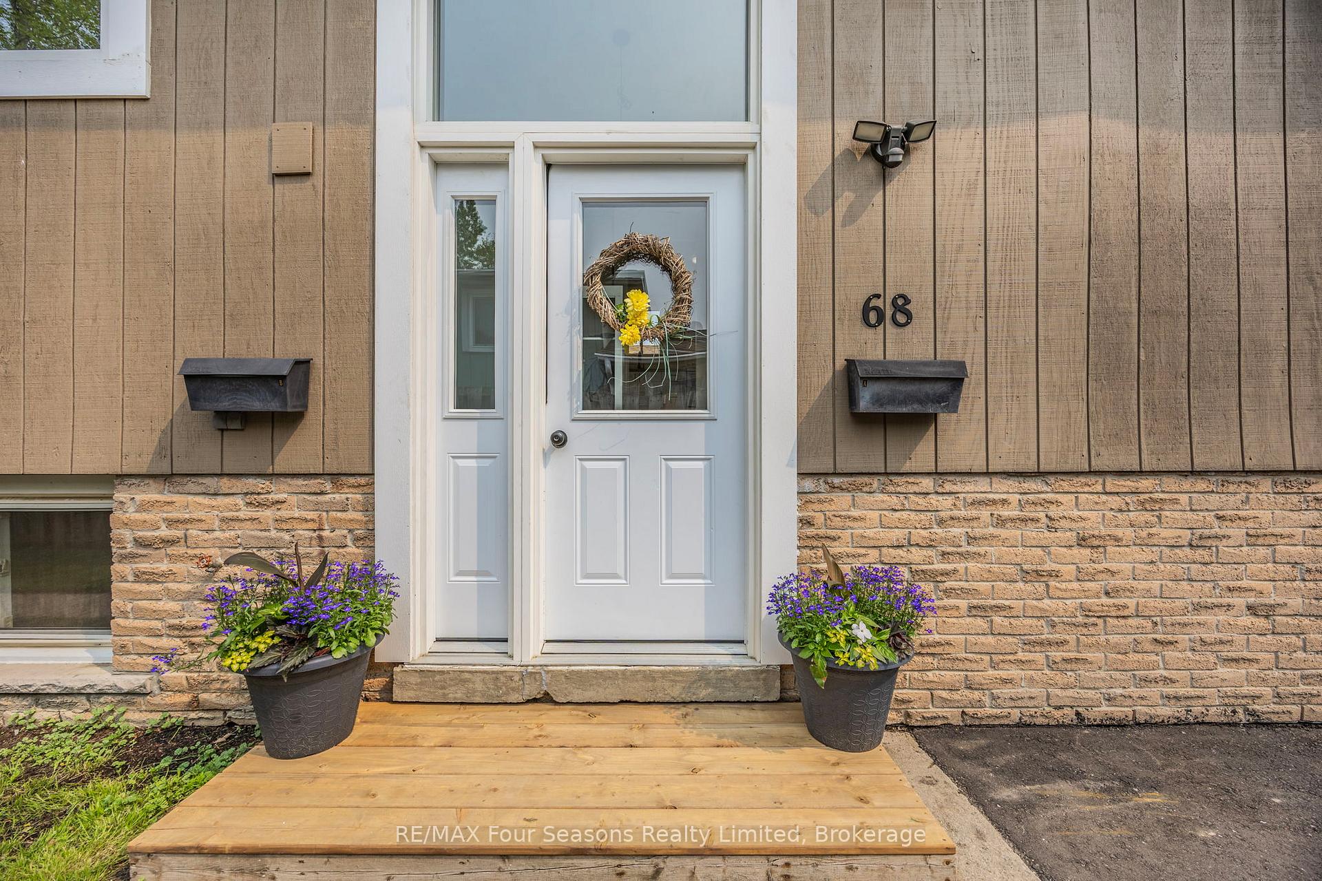 Photo 2 of 68 Courtice Crescent, Collingwood — HOMEH
