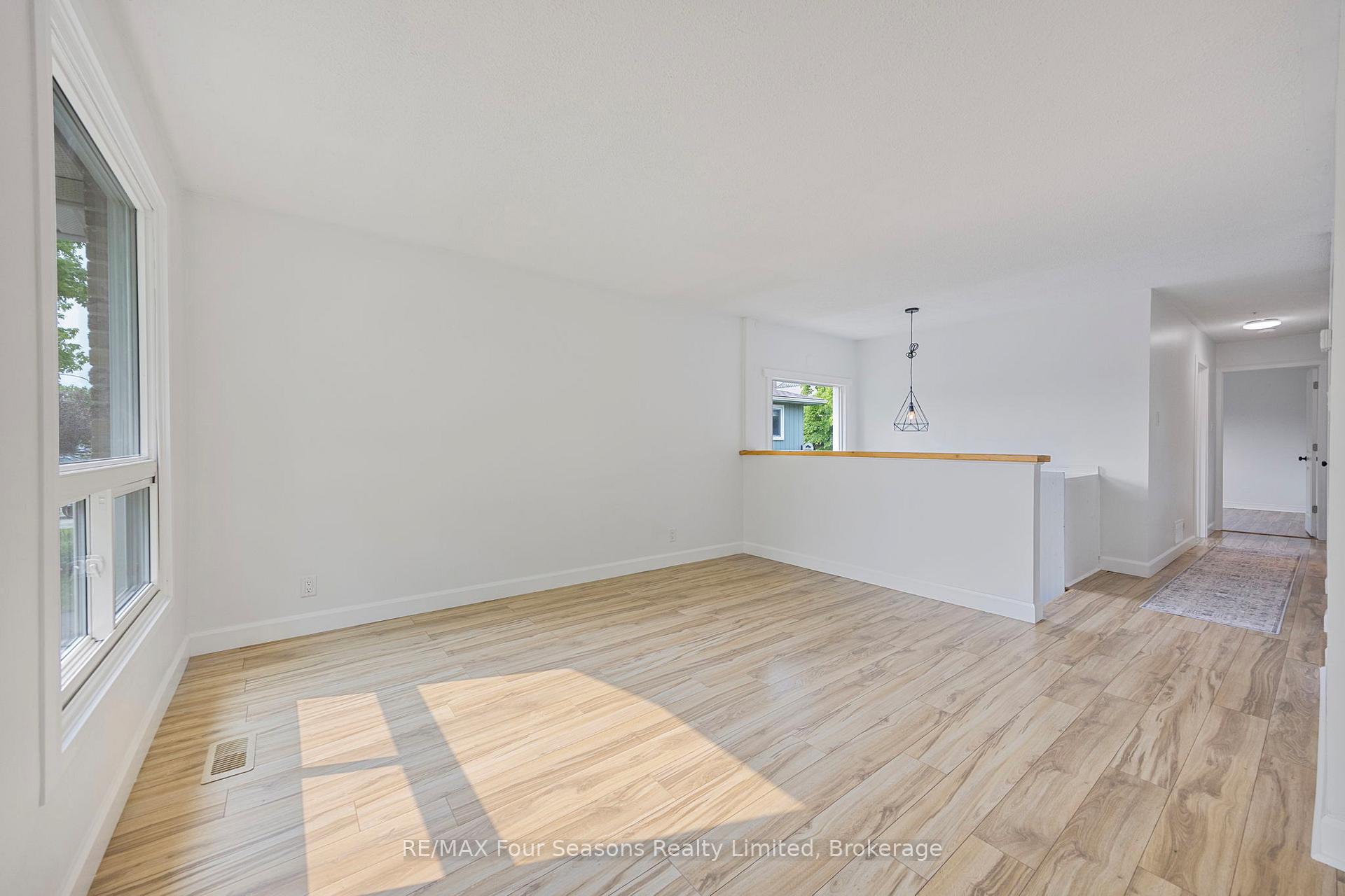 Photo 5 of 68 Courtice Crescent, Collingwood — HOMEH