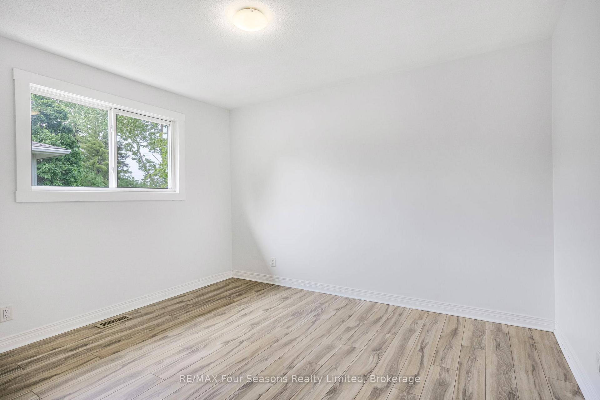 Photo 11 of 68 Courtice Crescent, Collingwood — HOMEH