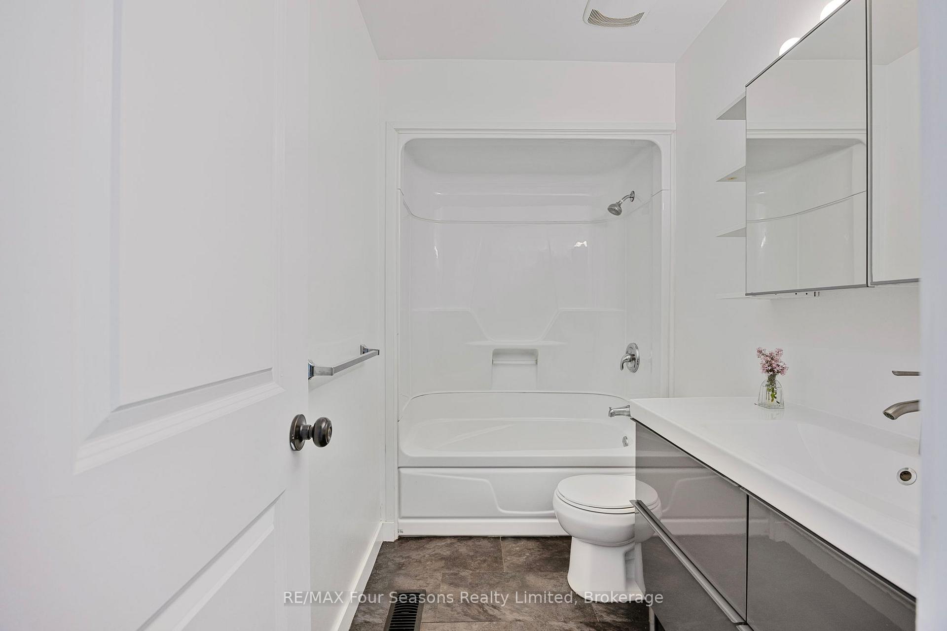 Photo 15 of 68 Courtice Crescent, Collingwood — HOMEH