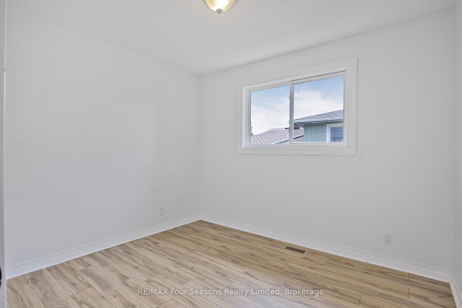 Photo 31 of 68 Courtice Crescent, Collingwood — HOMEH