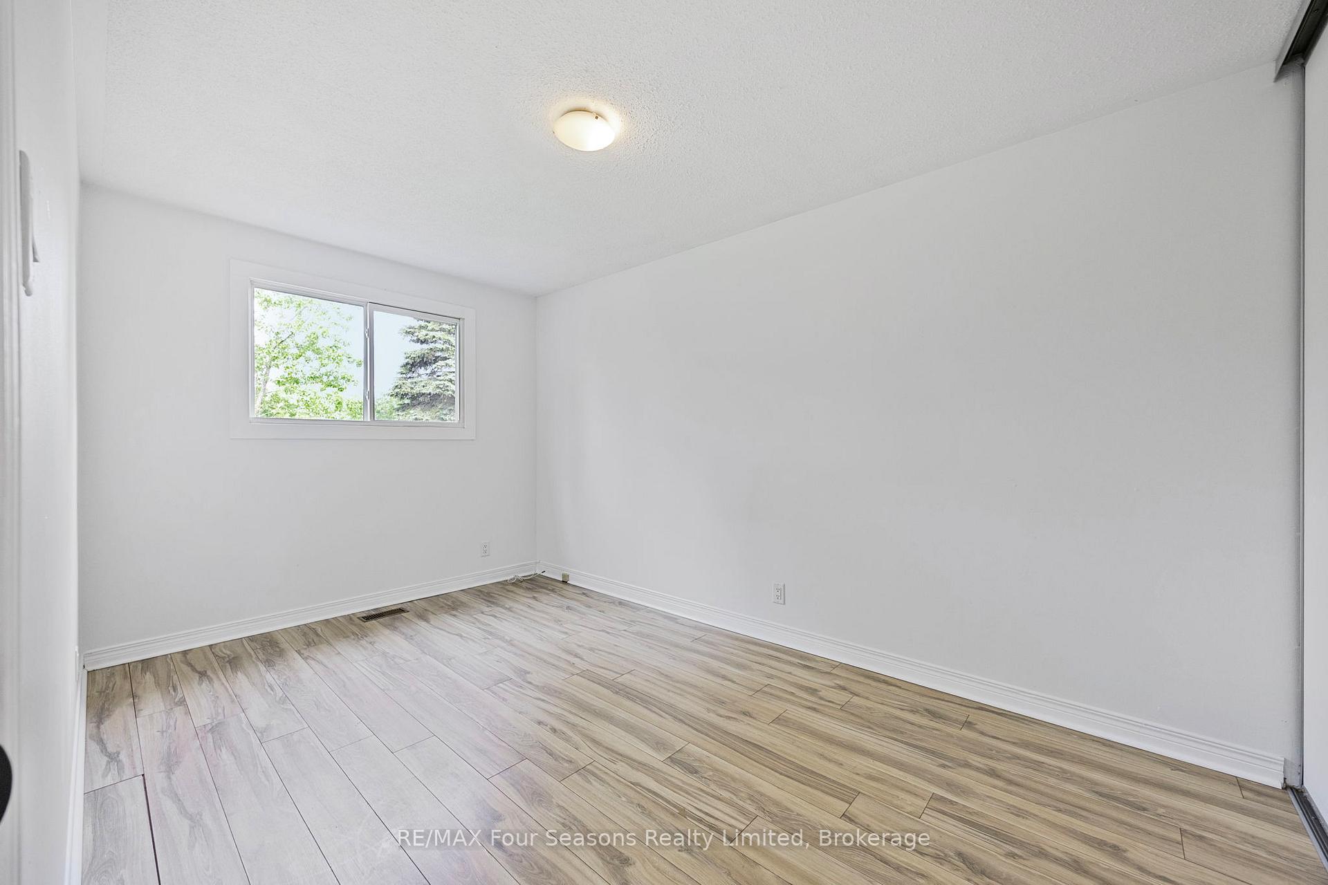Photo 32 of 68 Courtice Crescent, Collingwood — HOMEH