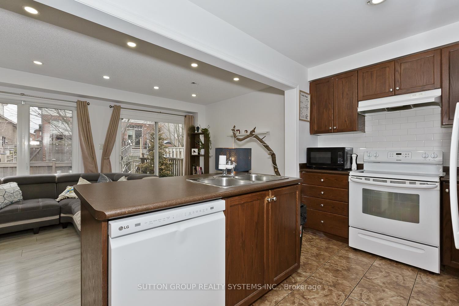 Photo 8 of Unit 4, 222 Fall Fair Way, Hamilton, Binbrook — HOMEH