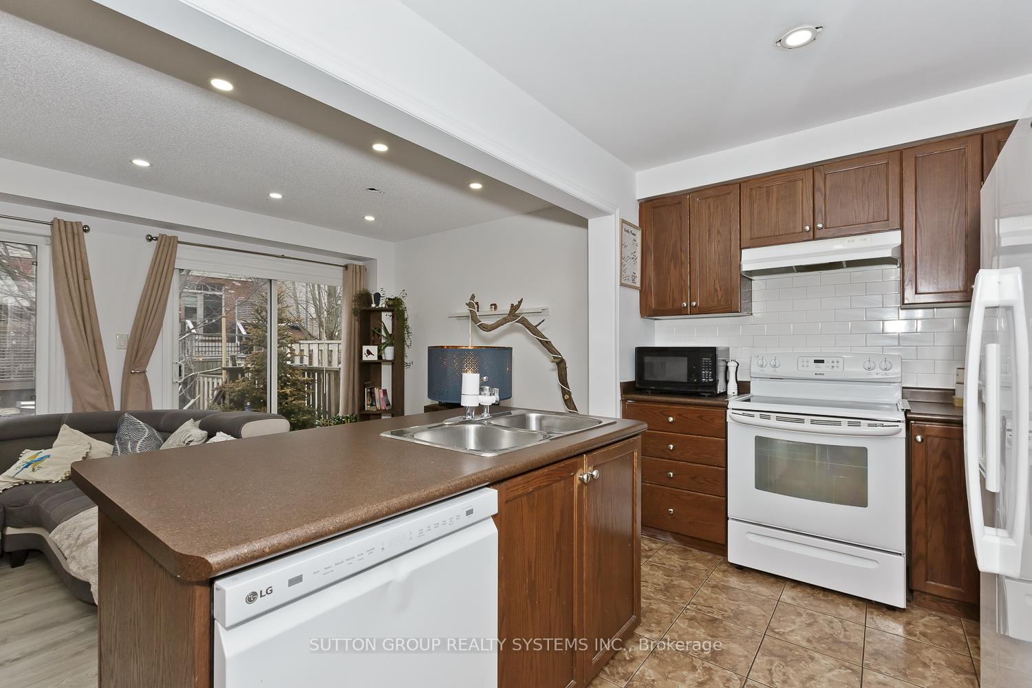 Photo 11 of Unit 4, 222 Fall Fair Way, Hamilton, Binbrook — HOMEH