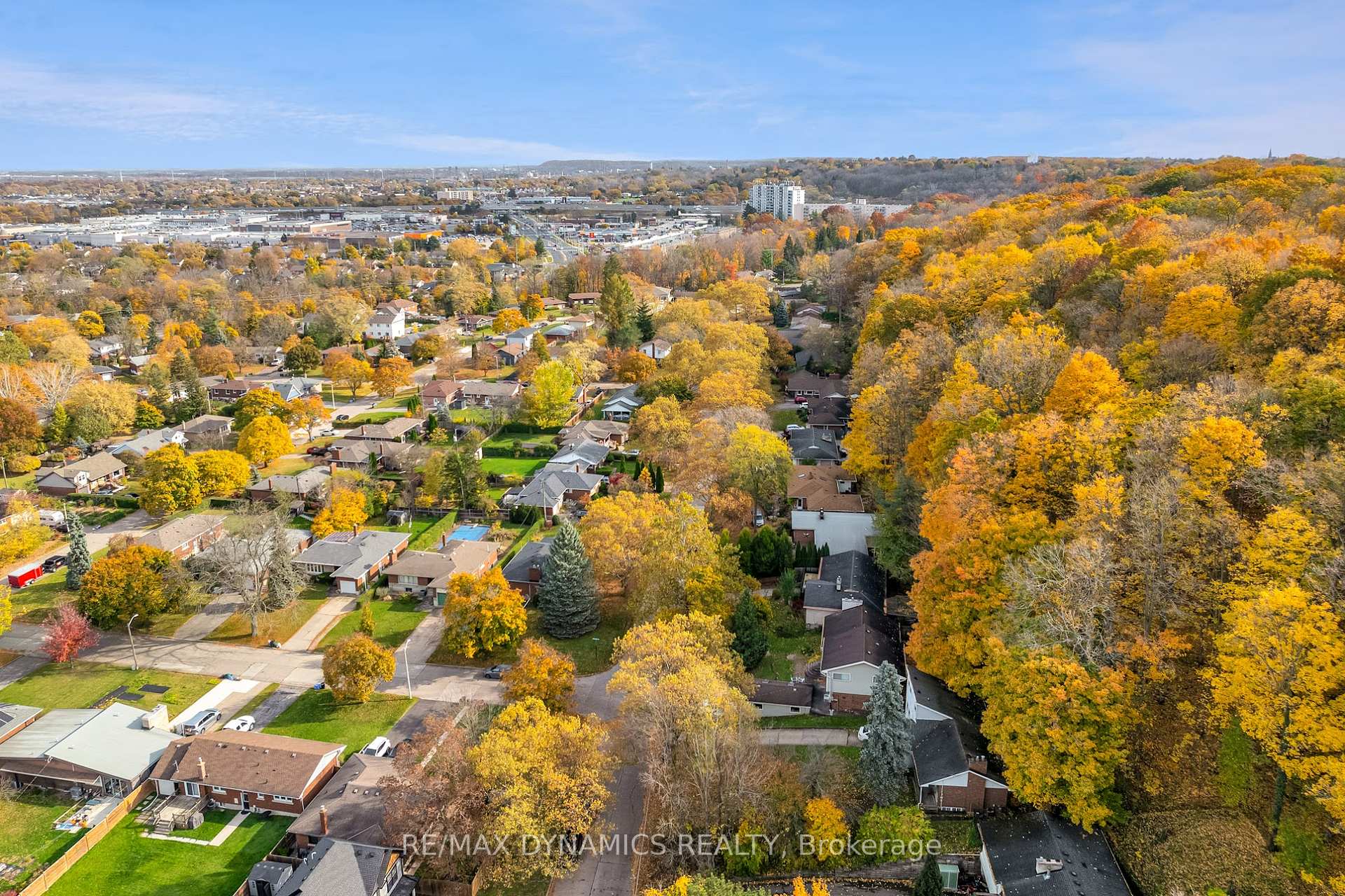 Photo 5 of 160 Woodside Drive, St. Catharines, Glendale/Glenridge — HOMEH