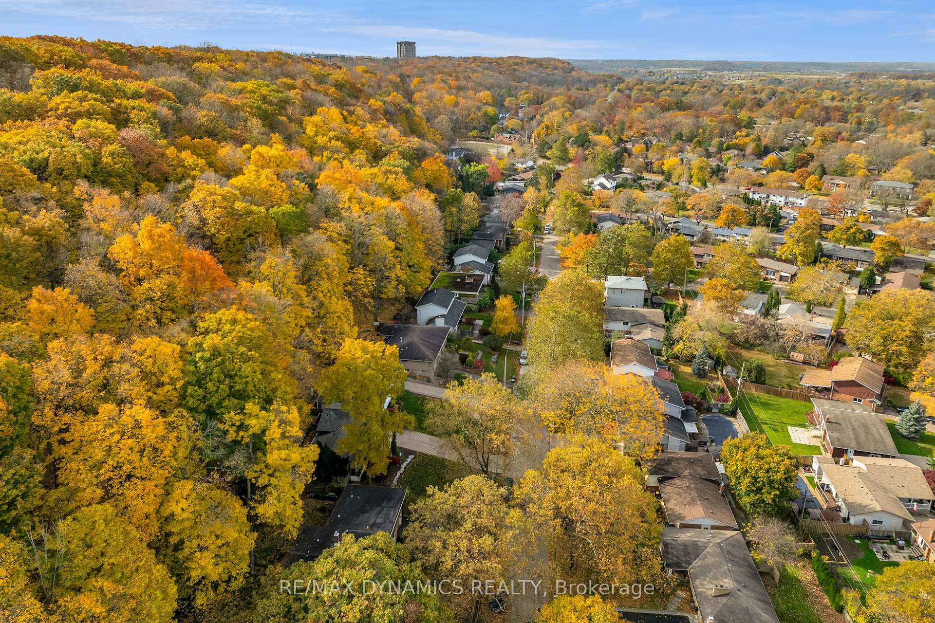 Photo 9 of 160 Woodside Drive, St. Catharines, Glendale/Glenridge — HOMEH