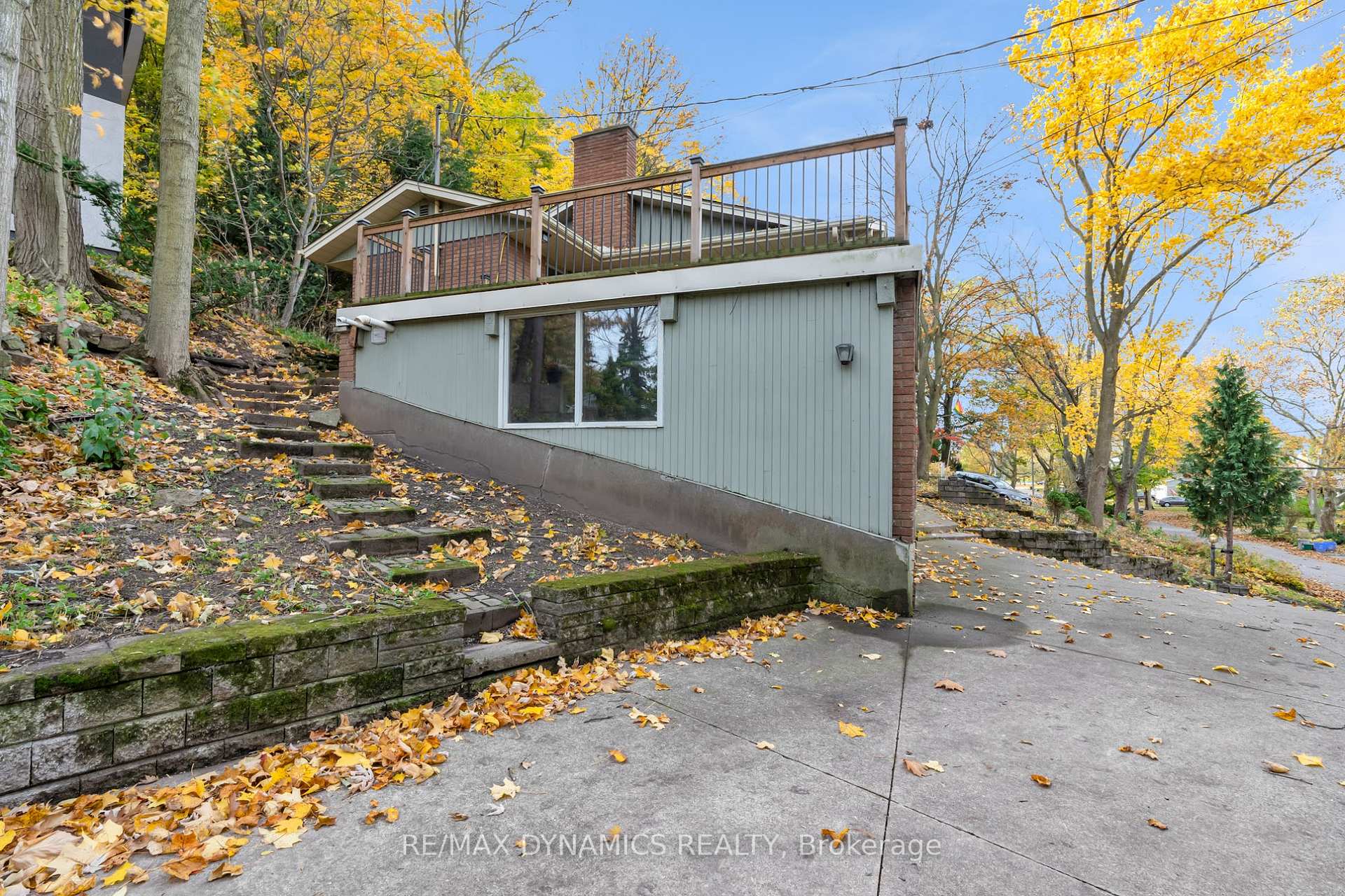 Photo 11 of 160 Woodside Drive, St. Catharines, Glendale/Glenridge — HOMEH