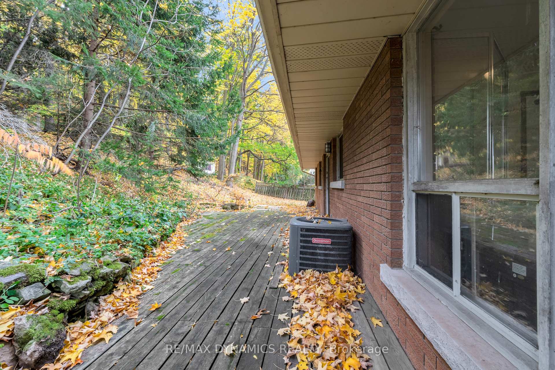 Photo 13 of 160 Woodside Drive, St. Catharines, Glendale/Glenridge — HOMEH
