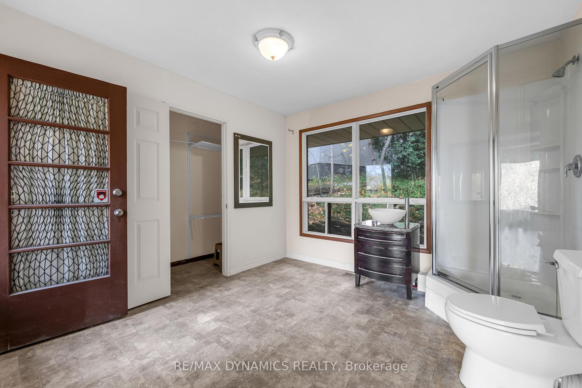 Photo 32 of 160 Woodside Drive, St. Catharines, Glendale/Glenridge — HOMEH