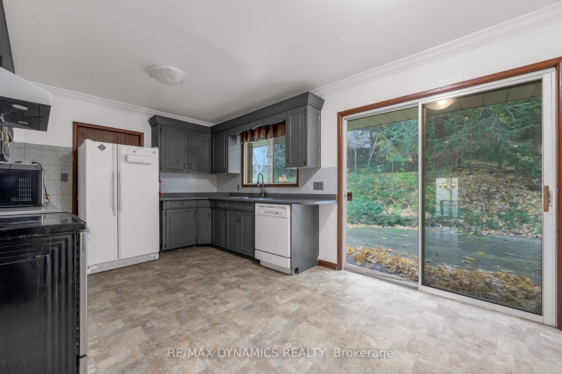 Photo 35 of 160 Woodside Drive, St. Catharines, Glendale/Glenridge — HOMEH