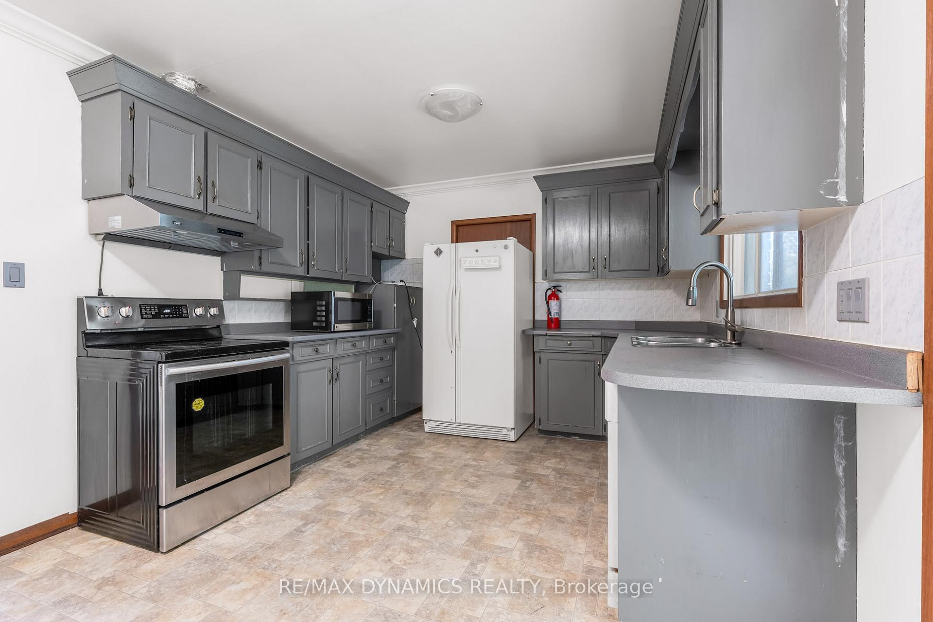 Photo 36 of 160 Woodside Drive, St. Catharines, Glendale/Glenridge — HOMEH