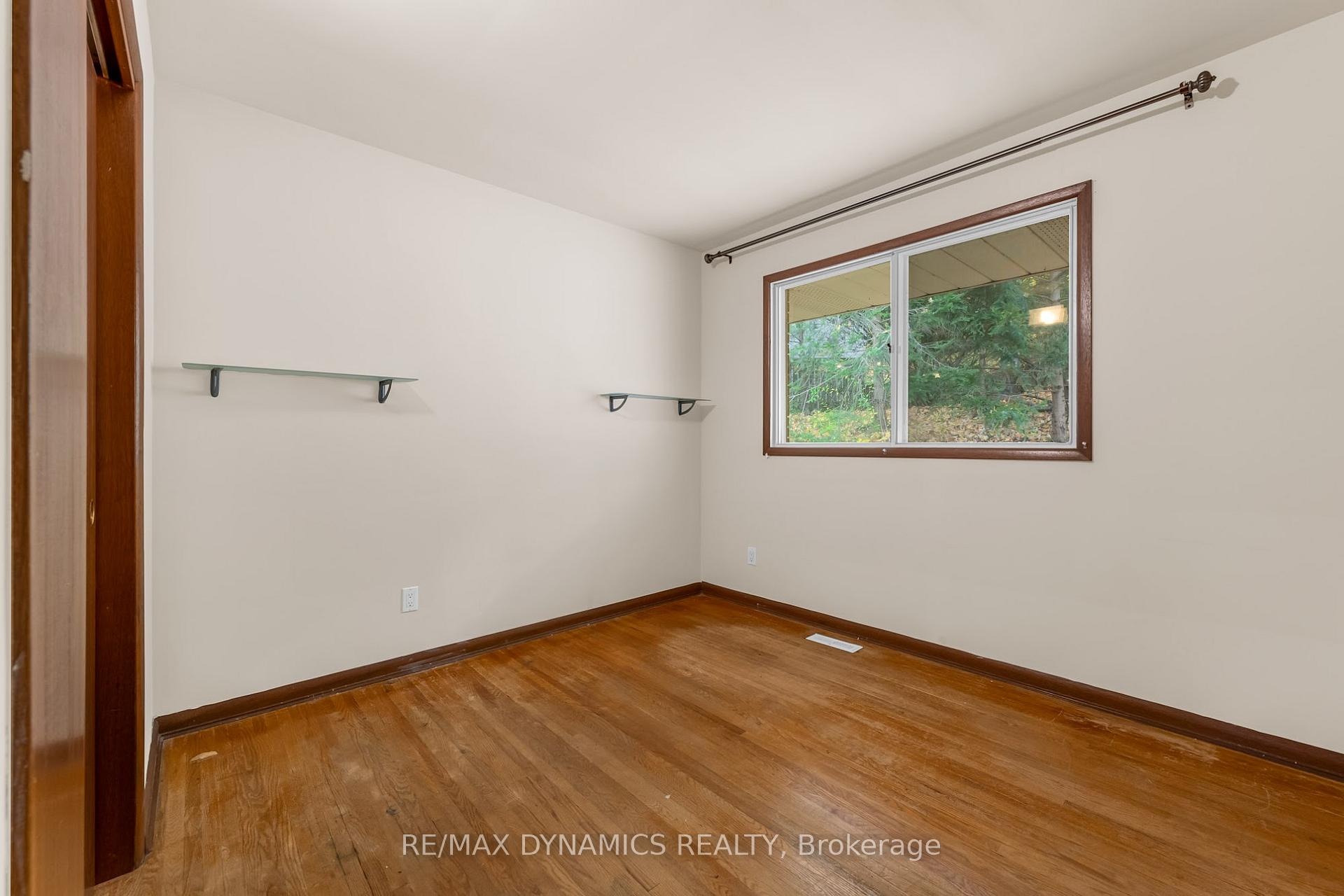 Photo 43 of 160 Woodside Drive, St. Catharines, Glendale/Glenridge — HOMEH