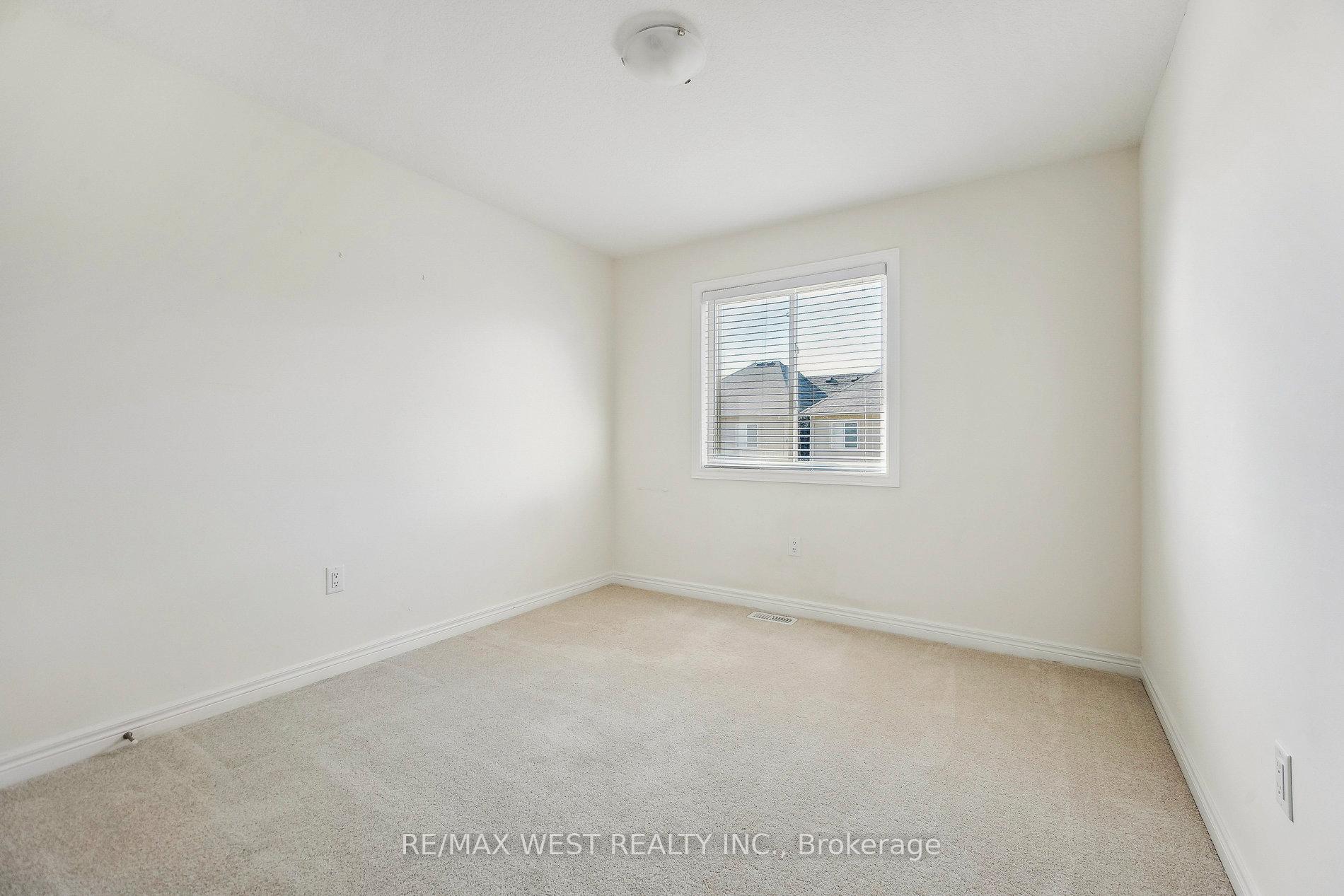 Photo 10 of 106 Pinot Crescent, Hamilton, Winona — HOMEH