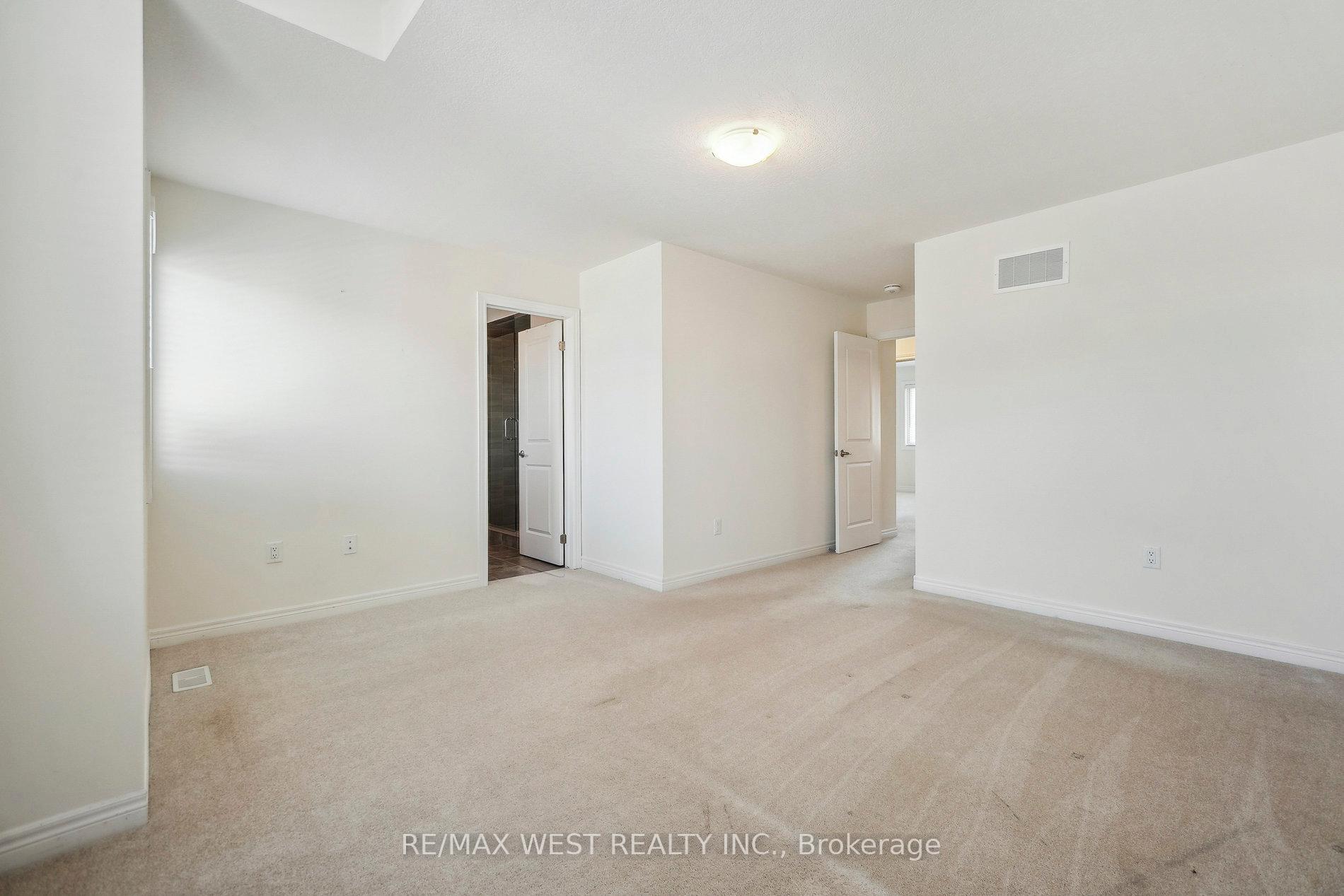 Photo 12 of 106 Pinot Crescent, Hamilton, Winona — HOMEH